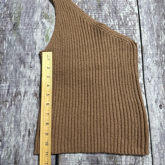 NWTs Revolve Nolan Tank - Picture 7 of 9